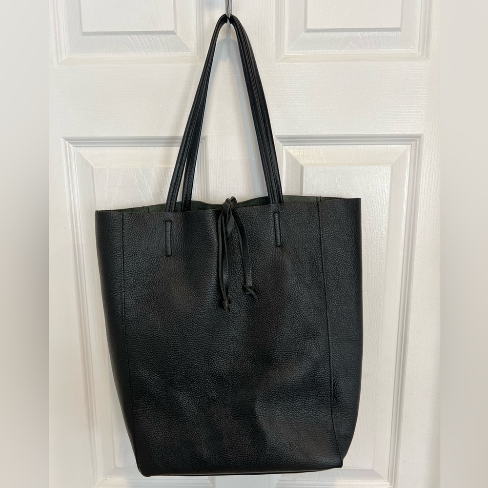 ITALIAN LEATHER BUCKET TOTE BAG